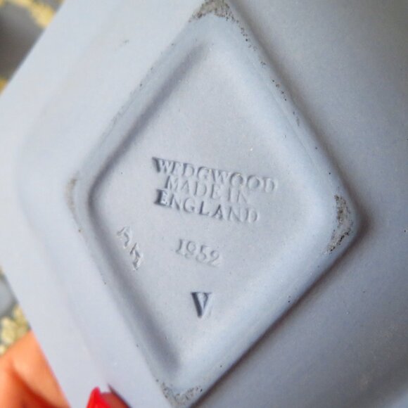 4 Vintage Diamond, heart, clover and spade shaped Wedgwood Blue Jasperware Trink - Picture 6 of 10